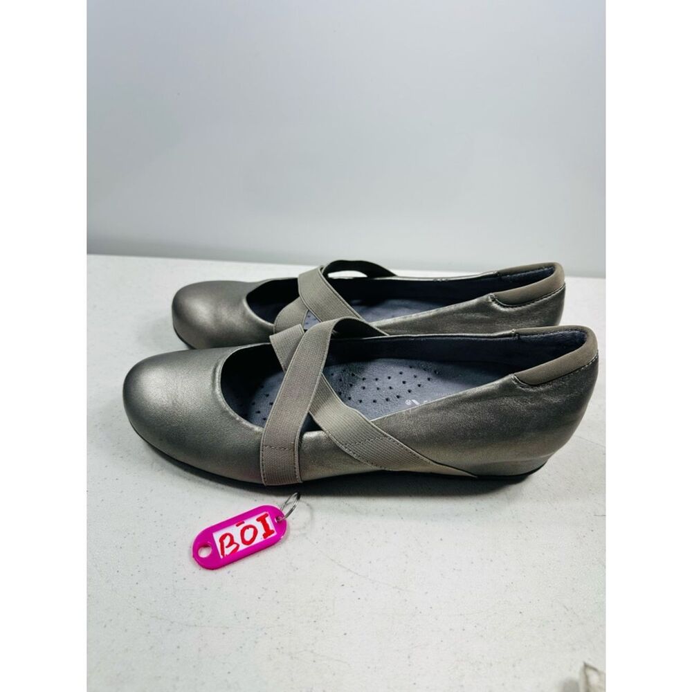 SoftWalk Womens size 7,5 M